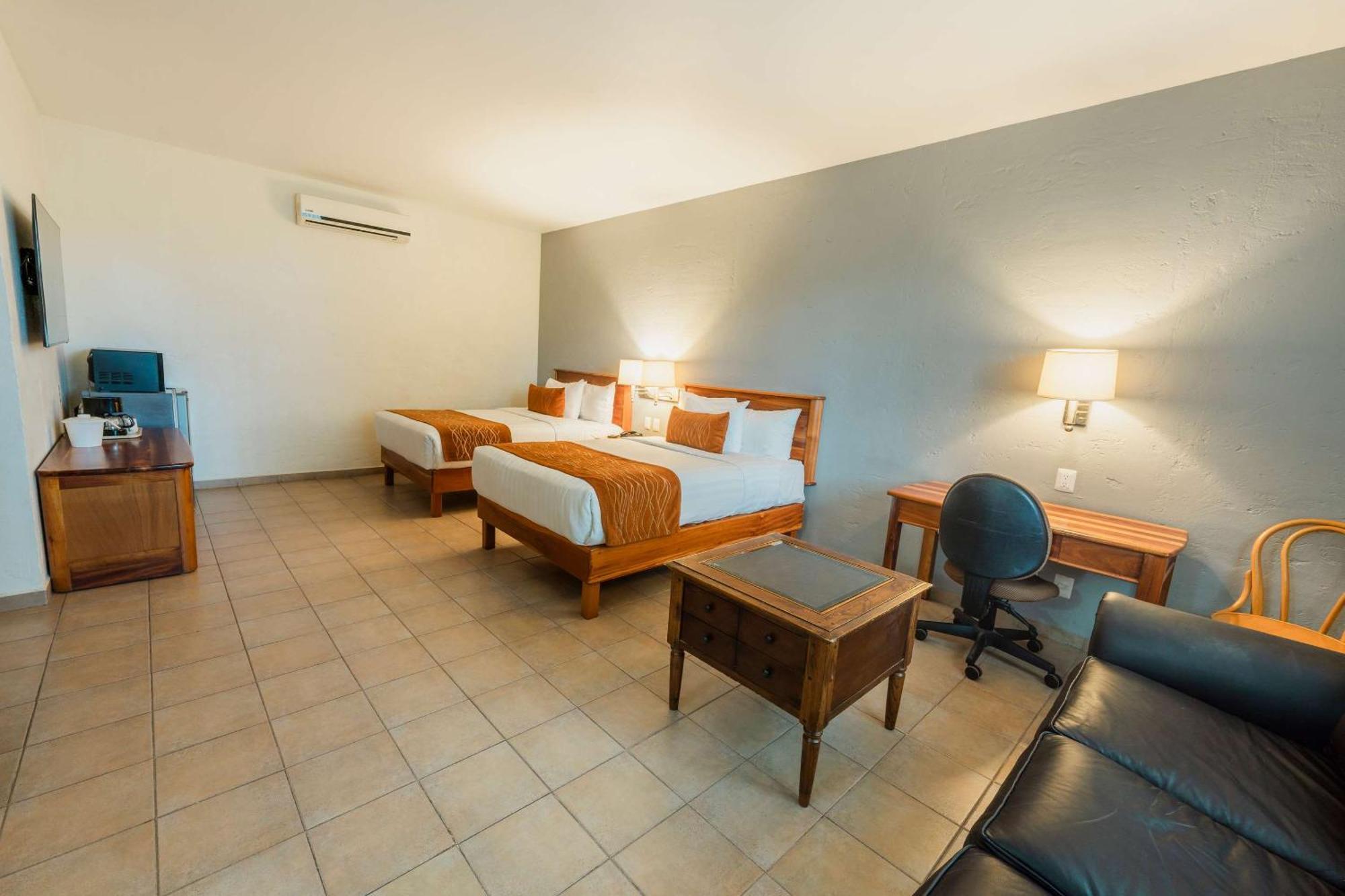 Comfort Inn Tampico Exterior photo